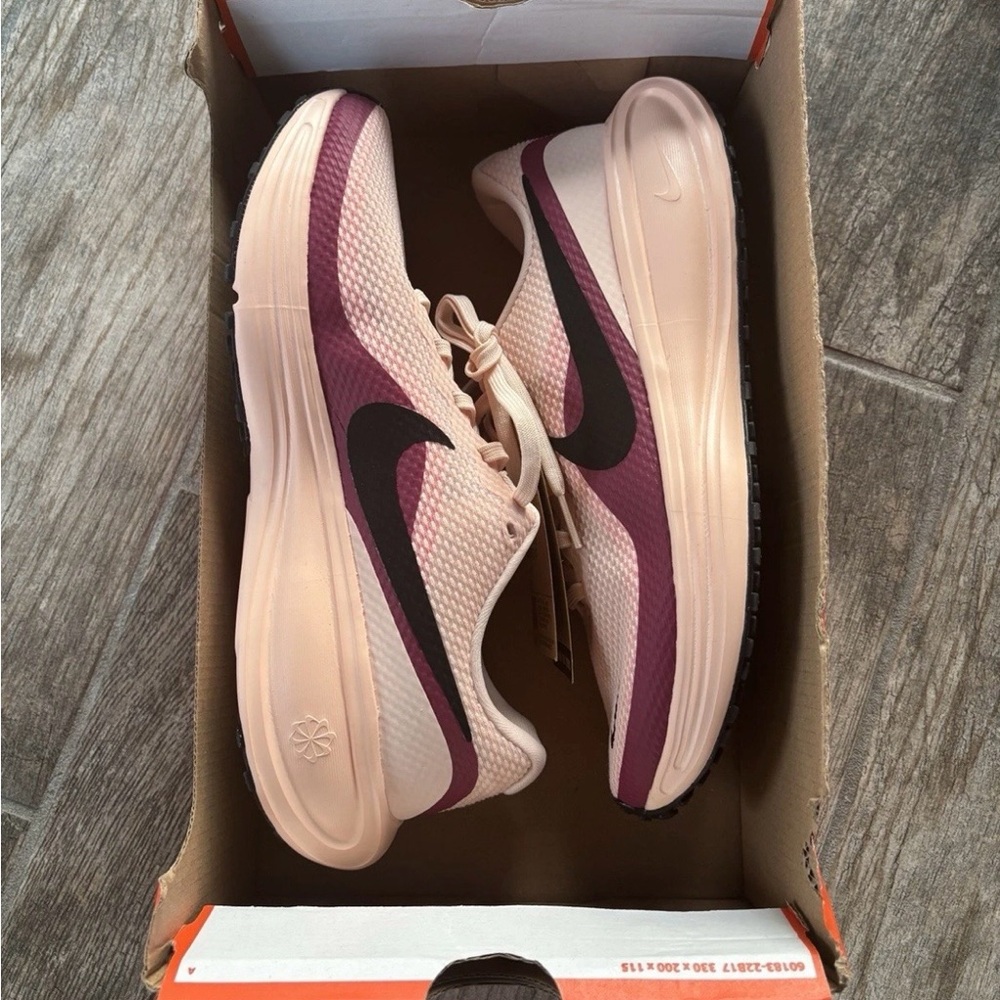Nike Revolution 8 Washed Coral Sweet Beet Women Running Work Out - Picture 7 of 10